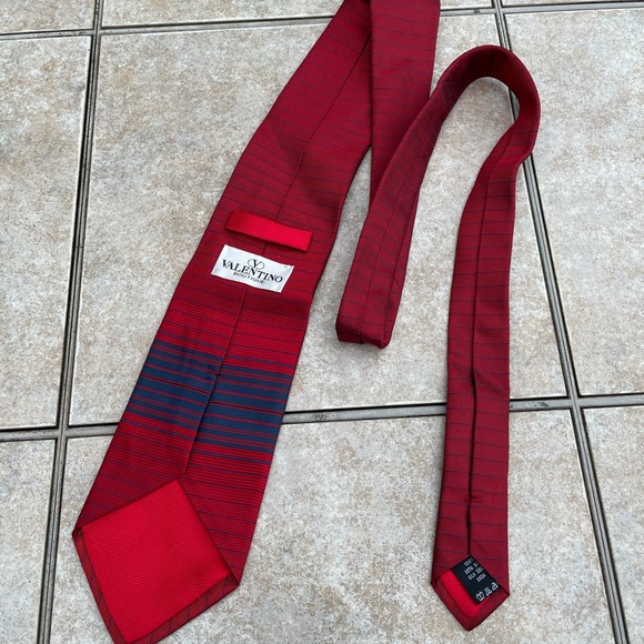 Valentino tie - Picture 2 of 6